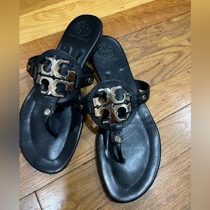 Tory burch flip flops leather